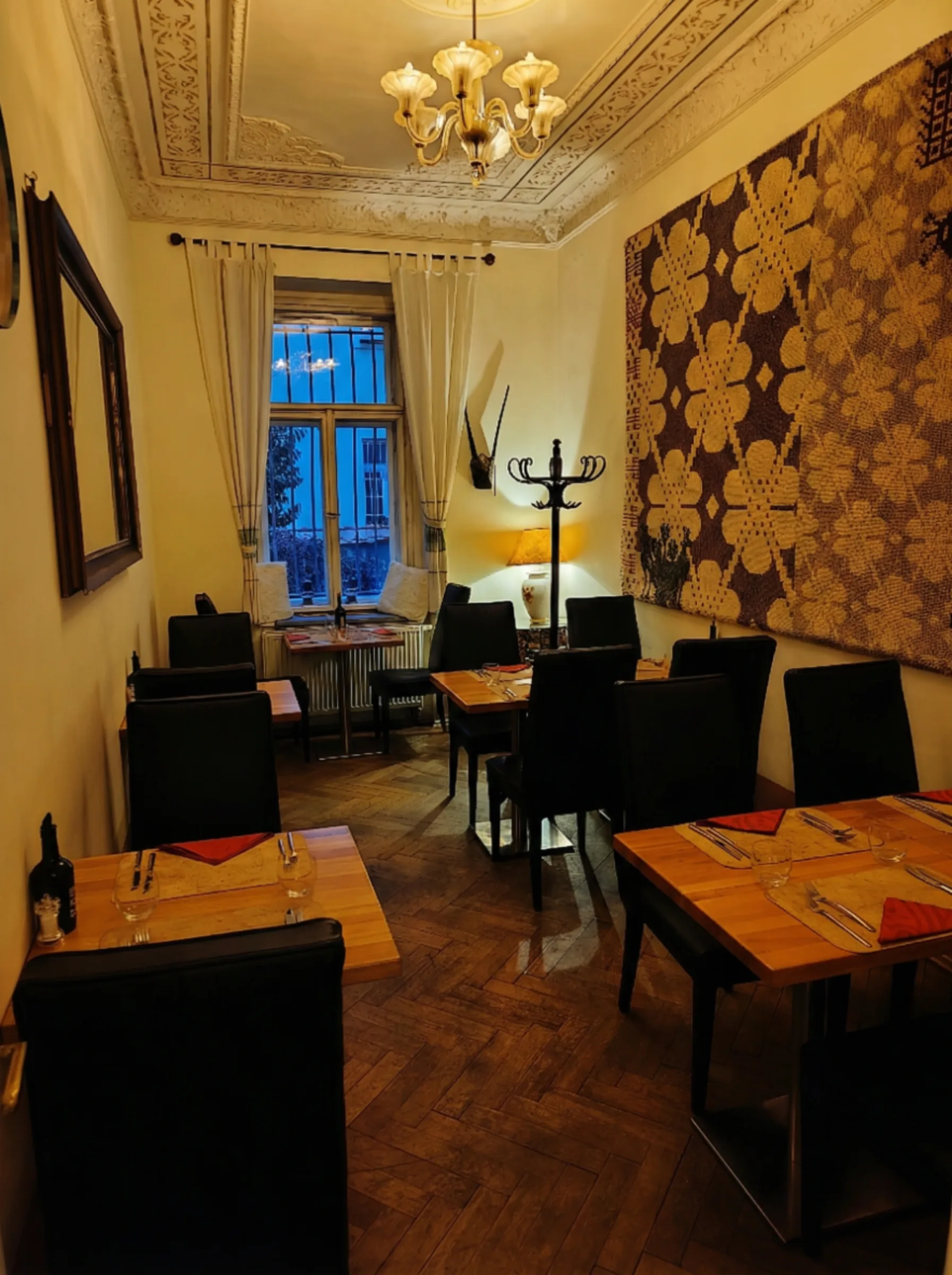 Ichnusa Restaurant Interior